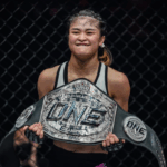 petarung-wanita-mma-cetak-sejarah-lewat-kemenangan-cepat